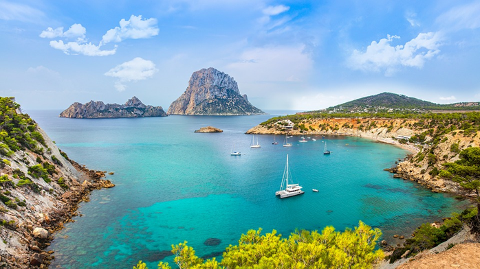 Ibiza e seu mar azul