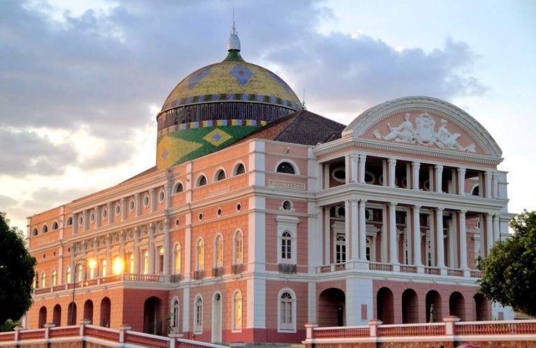 Manaus: Capital no centro da floresta amazônica