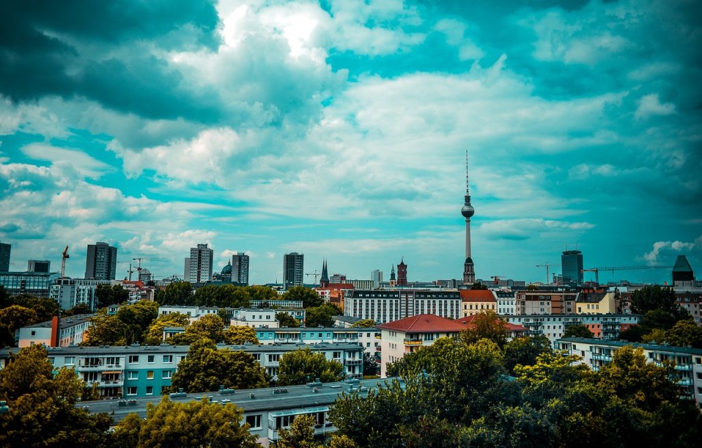 A cidade oferece uma infinidade de atividades e muita cultura para quem deseja conhecê-la, por isso aqui temos um guia para Berlim.