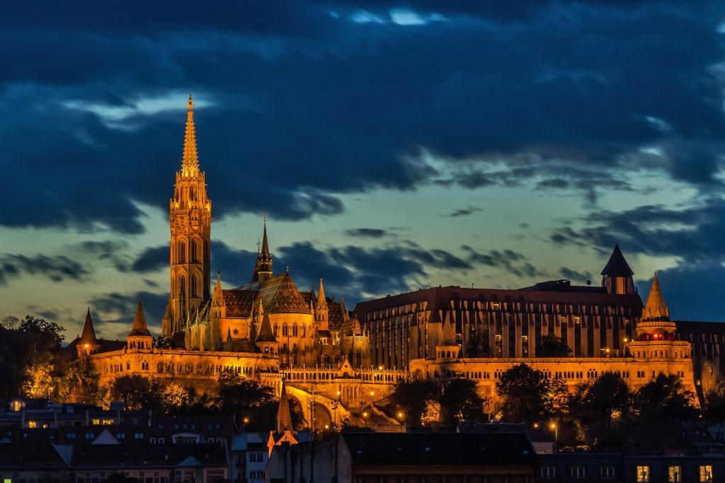Conheça os principais pontos turísticos de Budapeste, com muita arquitetura, belezas naturais, além de uma gastronomia surpreendente.