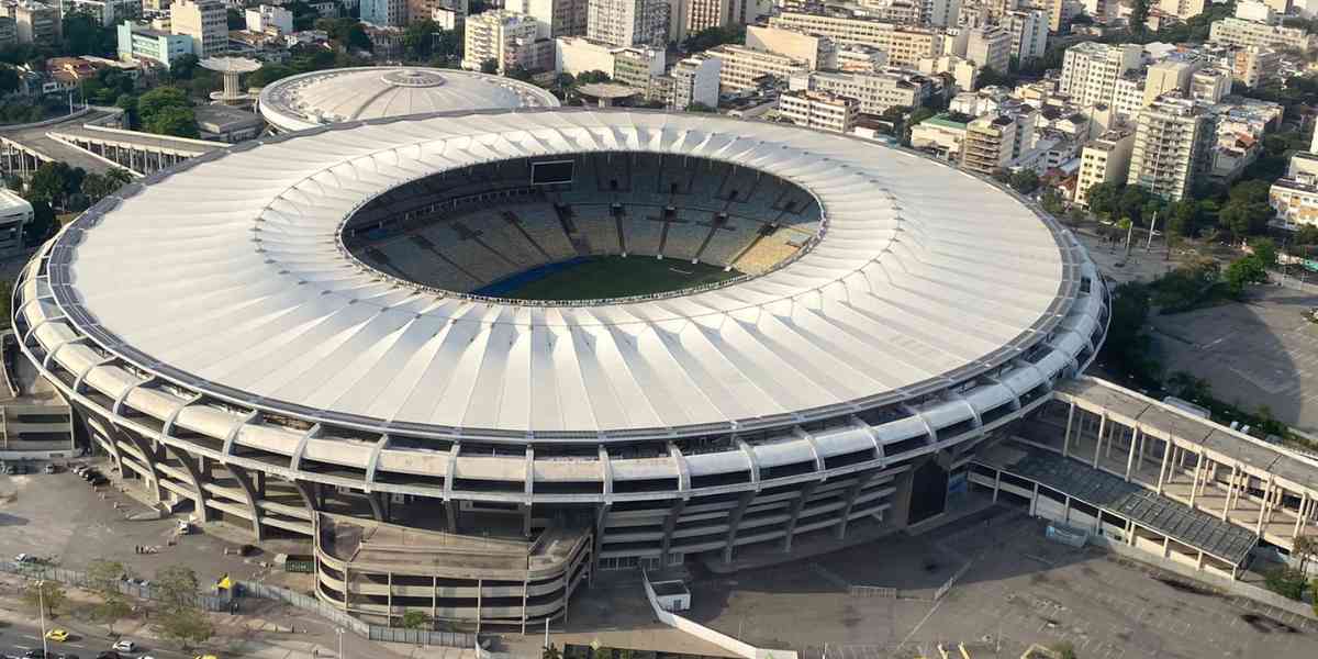 Destinos Turísticos para Quem Ama Futebol 3 Destinos turísticos para quem ama futebol: vista aérea do Estádio do Maracanã no Rio de Janeiro, um dos templos mais famosos do esporte mundial