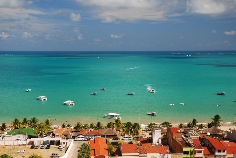 Os melhores destinos de verão no Brasil para viajar agora