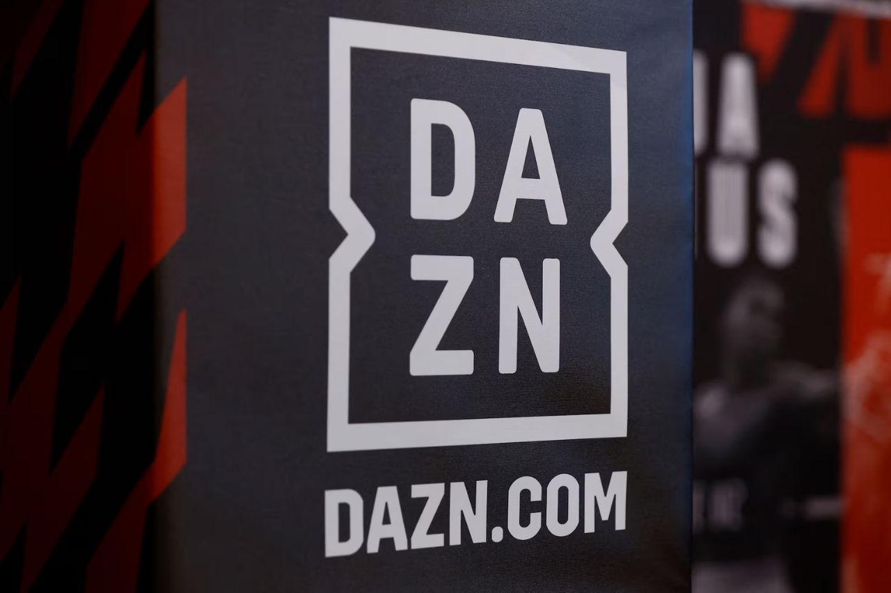 Logo oficial do DAZN exibido em destaque, representando o DAZN grátis como plataforma de streaming esportivo com acesso a conteúdos e transmissões ao vivo.