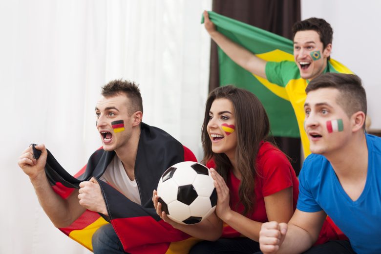 Cidades dos países sede preparadas para receber a Copa do Mundo 2026 e milhares de torcedores do mundo inteiro