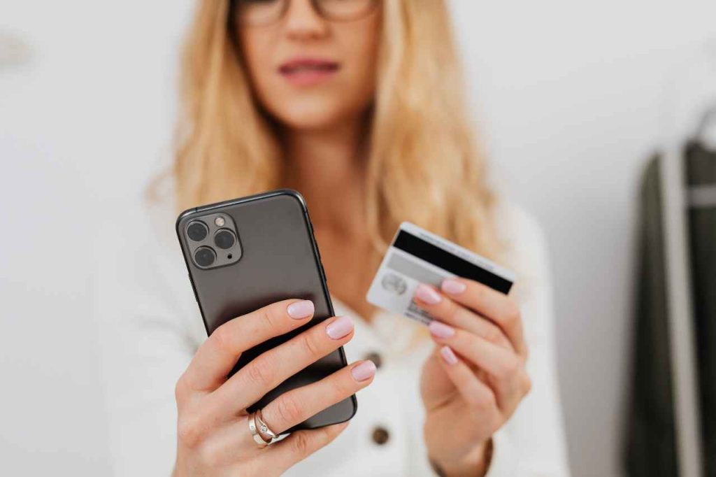 Até quantos dias posso atrasar a fatura do cartão de crédito