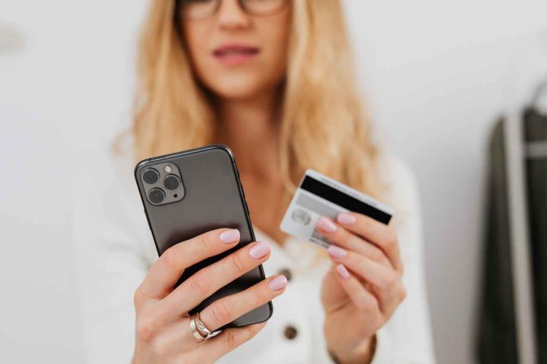 Até quantos dias posso atrasar a fatura do cartão de crédito? Confira!